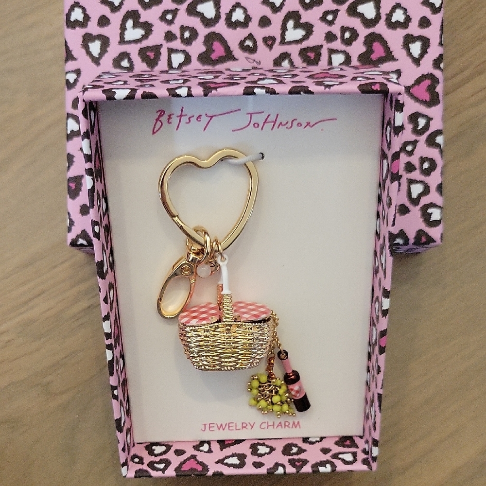 New ✨️🍷 Betsey Johnson Pink and Gold Basket Charm